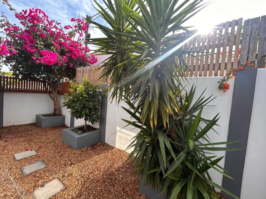 2 Bedroom Property for Sale in Sea Point Western Cape